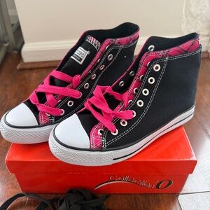 Collection O Women’s Black and Pink High-Top Sneakers size 7